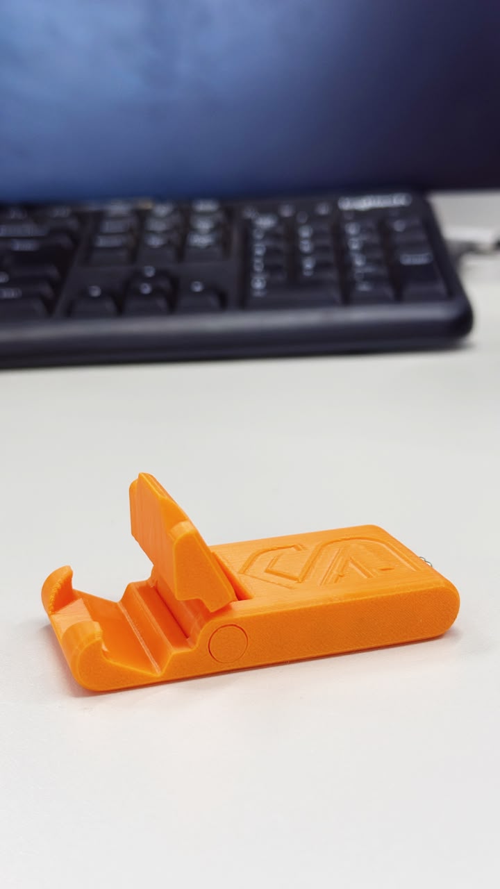 Suporte de celular laranja da Salvaguarda aberto, mostrando o encaixe dobrável